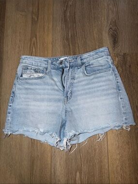 Light Wash Frayed Hem Denim Shorts
